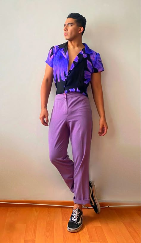 Harry Styles Inspired Outfits Men, Arcade Outfit Ideas Men, Vibrant Mens Outfits, Male Colorful Outfit, Eclectic Male Fashion, Vibrant Mens Fashion, Funky Mens Outfits, Colourful Male Outfits, Colorful Guy Outfits