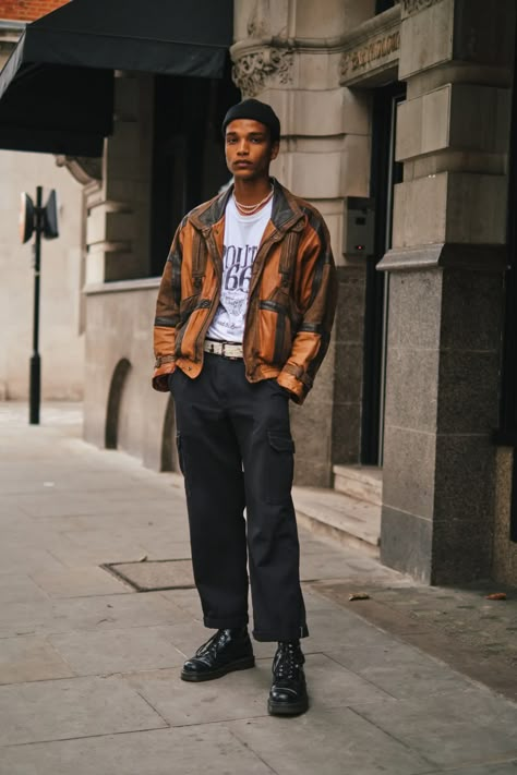 Men’s Fashion Week Street Style, Paris Fashion Week Men Street Style, Ny Mens Street Style, Cool Street Fashion Men, Spring Outfits Black Men, Men Style 2022, Ny Fashion Week 2022, Men’s Street Style, Men’s Spring Fashion