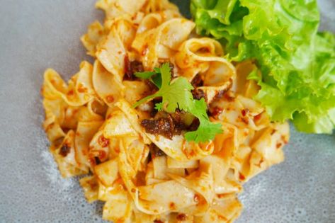 Knife-Cut Noodles Tossed with Homemade XO Sauce Knife Cut Noodles Recipe, Xo Sauce, Asian Inspiration, Chinese Dishes, Noodle Recipes, Sushi Rolls, Meat Free, Home Recipes, Stir Fry