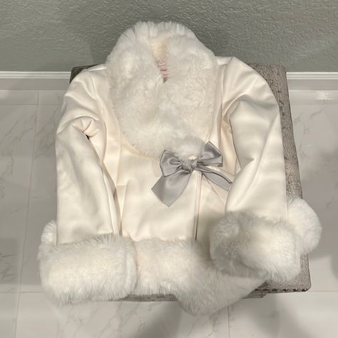 American Girl Soft As Snow Coat. Part Of The Snow Fancy Collection And Was Released And Retired In 2020 (Suede And Faux Fur Jacket) Size: Small Winter Jacket Aesthetic, Cold Weather Fits, White Fluffy Coat, Snow Clothes, Cute Winter Coats, White Coats, Snow Camo, Black Fur Coat, Snow Coat