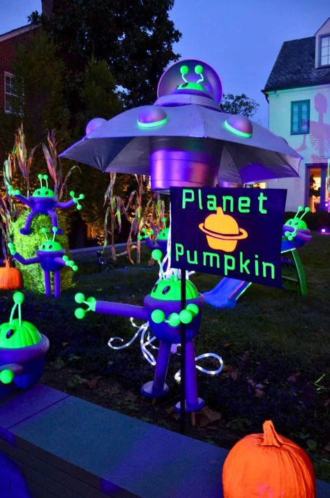 Halloween Camping, Alien Party, Alien Halloween, Halloween Outside, Halloween Party Ideas, 2024 Halloween, Halloween Yard Decorations, Home Diy Ideas, Home Diy Decor