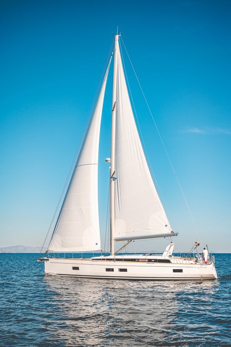 Boat In Greece, Beneteau Oceanis, Axis Mundi, Yacht Sailing, Sailing Holidays, Sail Boats, Underwater Lights, Deck Plans, Yacht Design