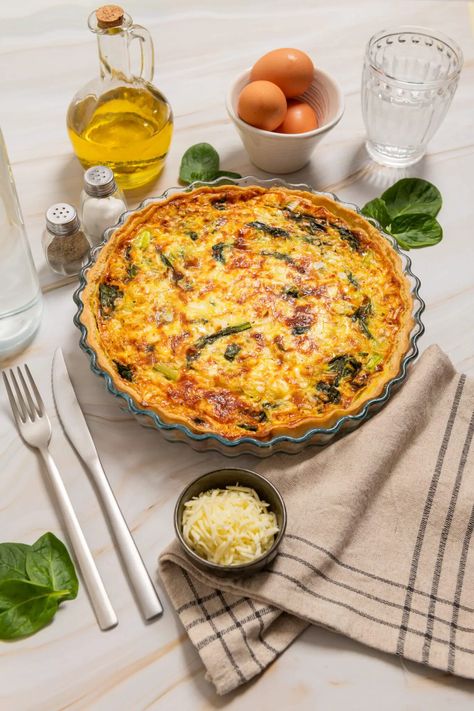 Asparagus Quiche Recipe Recipes Using Sour Cream, Asparagus Quiche Recipes, Hashbrown Quiche, Cheese Quiche Recipe, Asparagus Quiche, Mushroom Quiche, Dairy Free Low Carb, Asparagus And Mushrooms, Snack Smoothie