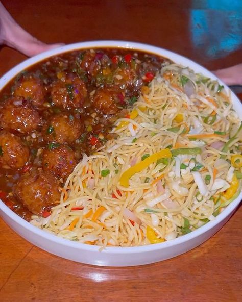 Gurugram Foodie - Damini on Instagram: "Hakka Noodles and Veg Manchurian is a treat for all vegetarians 😆 Follow @food_quotient 🫰🏼 #noodles #manchurian #desichinese #chinesefood #indianstreetfood #fypシ #explorepage #instadaily" Noodles Manchurian, Cauliflower Manchurian Recipes, Vegetable Manchurian, Manchurian Recipe Vegetarian, Cabbage Manchurian Recipe Vegetarian, Food Crush, Desi Food, Indian Street Food, Chinese Food