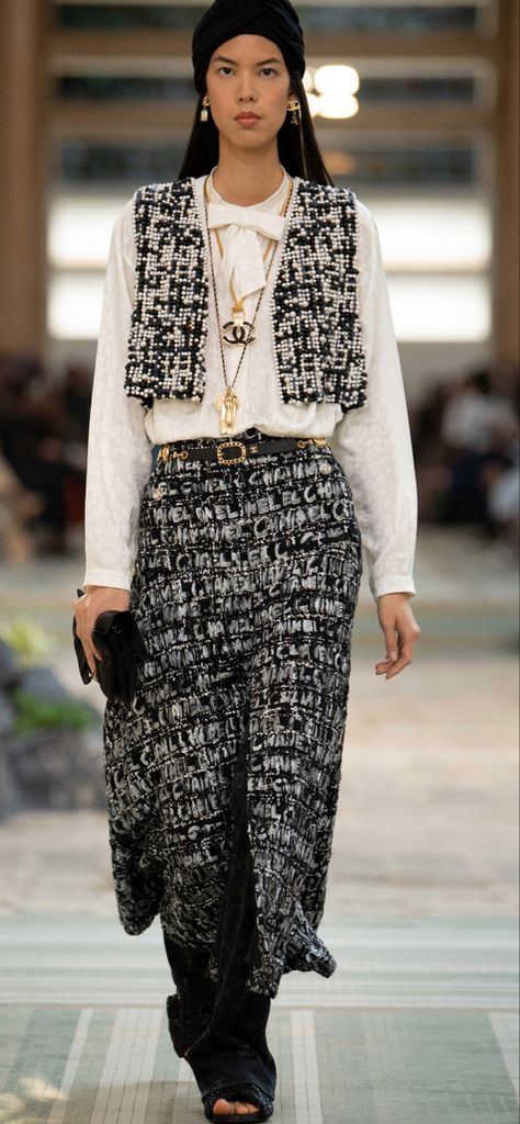 Chanel Outfit 2023, Chanel Runway 2023, Chanel 2023 Fall Winter, Fw 2023 Fashion Trends, Fashion Trends 2023 Fall Winter Women, Chanel Clothes Women, Chanel Outfits Women, Chanel Style Outfits, Chanel Fall 2023