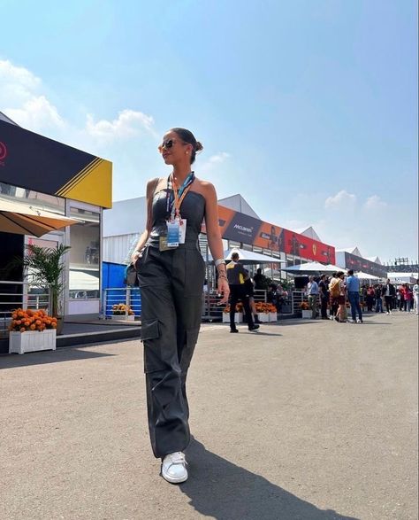 Paddock Fashion F1, Formula 1 Wags Outfits, Paddock Outfit Ideas, F1 Wags Outfits Paddock, F1 Wag Outfit Ideas, Melbourne Aesthetic Fashion, F1 Wag Outfits, F1 Grand Prix Outfits Women, F1 Paddock Outfit