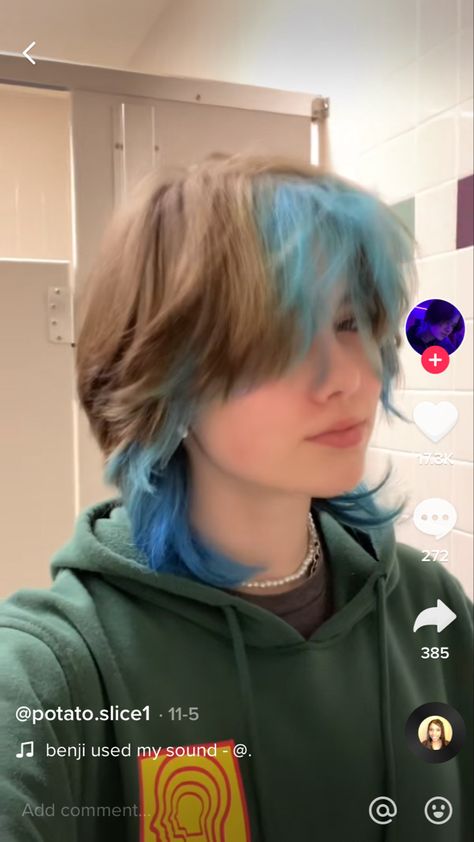 Blue Tips Hair Short, Teal Wolfcut, Blue Hair Dye Ideas Short Hair, Purple Hair Highlights Short, Mullet Hair Dye Ideas, Short Hair With Blue Highlights, Blue Bangs Hair, Blue Hair Mullet, Hairdye Ideas Short Hair