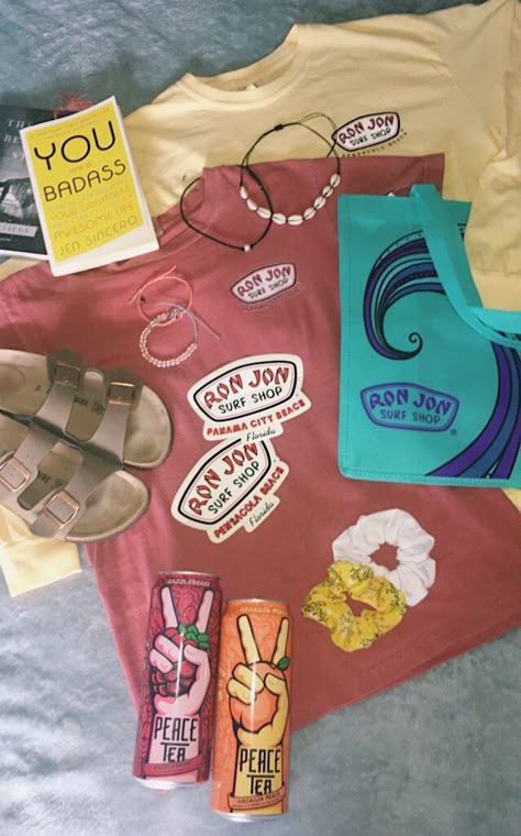 Ron Johns Surf Shop Shirts, Surfer Girl Outfits Surf Style, Ron Jon Surf Shop Aesthetic, Vaco Aesthetic, Surf Shop Aesthetic, Ron Johns Surf Shop, 2019 Vsco, Preppy Must Haves, Beachy Summer Outfits