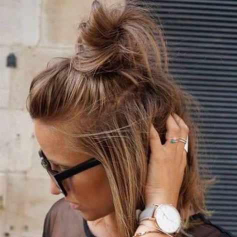 Easy Updo For Short Hair, Top Knot Hairstyle, Messy Top Knot, Updo For Short Hair, Knot Hairstyle, Hairstyle For Short Hair, Hairstyle For Short, Easy Updo, Top Knot Hairstyles