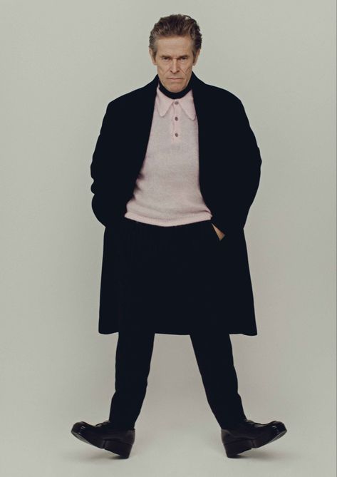 Willem Dafoe Fashion, Willem Dafoe Photoshoot, Silly Photoshoot, William Defoe, Goofy Poses, Funny Photoshoot, Blursed Images, Photo Thoughts, Funny Poses