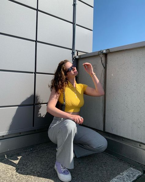 Anna-Lena | fashion blogger ☀️ on Instagram: “☀️☀️☀️ yellow polo shirt, yellow crop top, crop top inspo, bright colors, yellowstyle , yellow mood , yellow vibes , cute outfit , classy…” Yellow Polo Shirt, Outfit Classy, Yellow Crop Top, Top Crop, Cute Outfit, Bright Yellow, Bright Colors, Fashion Blogger, Fashion Inspo