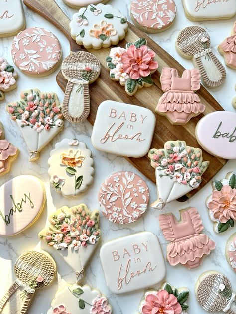 Baby In Bloom Sugar Cookies, Baby In Bloom Cookies, Flower Baby Shower Theme, Spring Baby Shower Themes, November Baby Shower, Floral Baby Shower Decorations, Flood Icing, Wedding Shower Cookies, Shower Flowers