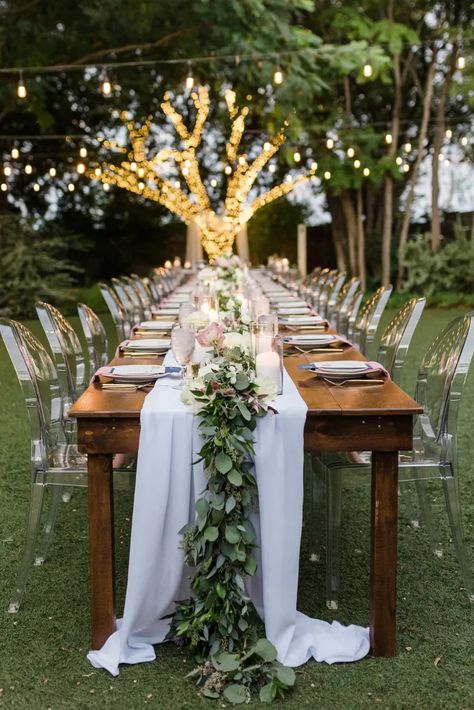 Beautiful Luxury Lesbian Wedding at Artspace 111 Lesbian Enchanted Forest Wedding, Lesbian Fairytale Wedding, Lesbian Wedding Ideas Decor, Lesbian Weddings, Cottagecore Lesbian Wedding, Wedding Lesbian Ideas, Wedding Photo Checklist, Wlw Wedding, Forest Theme Wedding