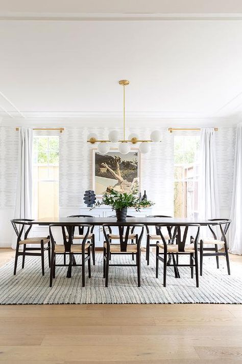 Wishbone Chair Dining Room, Wishbone Chair Dining, Cottage Style Dining Room, Black Wishbone Chair, Bright Dining Rooms, Textile Studio, Transitional Dining Room, Casual Dining Rooms, Elegant Dining Room