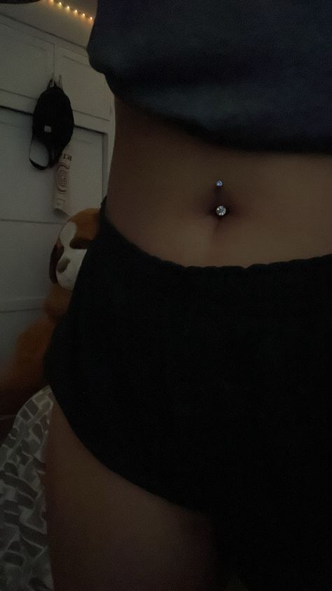 Belly Button Piercing Snapchat, Belly Ring Black Women, Belly Rings Aesthetic, Aesthetic Belly Button Piercing, Belly Button Piercing Grunge, Black Belly Button Ring, Belly Button Piercing Aesthetic, Pregnant With Belly Piercing, Chances Of Getting Pregnant