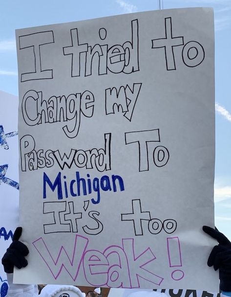 College Gameday Signs, College Gameday, South Dakota State, College Game Days, Bored At Work, College Humor, Penn State, Michigan State, Ohio State