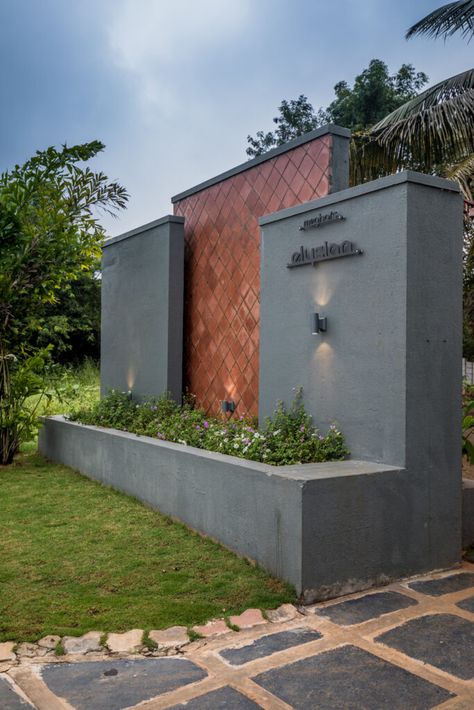 Boundary Wall Design Ideas, Simple Contemporary House, Boundary Wall Designs, Road Architecture, Boundary Wall Design, Contemporary Gates, Compound Wall Design, Gate Wall Design, Boundary Wall