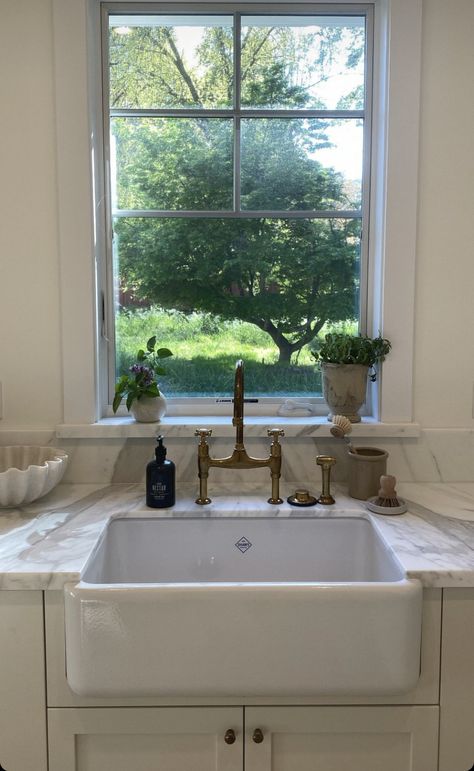 Kitchen Window Sill With Quartz, Tennessee Farmhouse, Daylesford Organic, Tiny Cottage Kitchen, Kitchen Window Sill, Rural Living, Tiny Cottage, Winter Street, Bright Kitchens