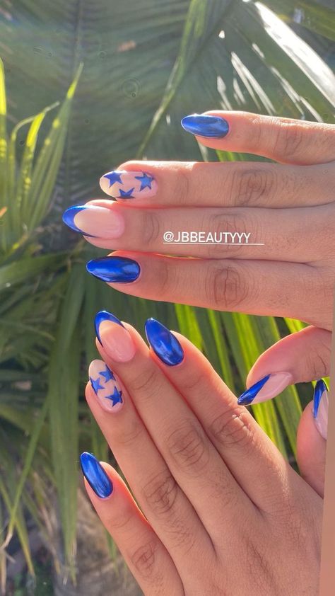 Spring Nails Stars, Blue Stars Nail Art, Royal Blue Nails With Stars, Blue Chrome Short Nails, Blue Chrome Star Nails, Royal Blue Chrome Nails Designs, Nails Ideas With Stars, Star Nail Inspo Acrylic, 4th Of July Chrome Nails