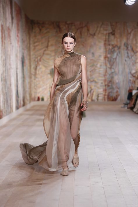 Dresses Gala, J Adore Dior, Visenya Targaryen, Fashion Calendar, Resort 2024, Clothing Tips, Dior Haute Couture, Maria Grazia Chiuri, Couture Dress