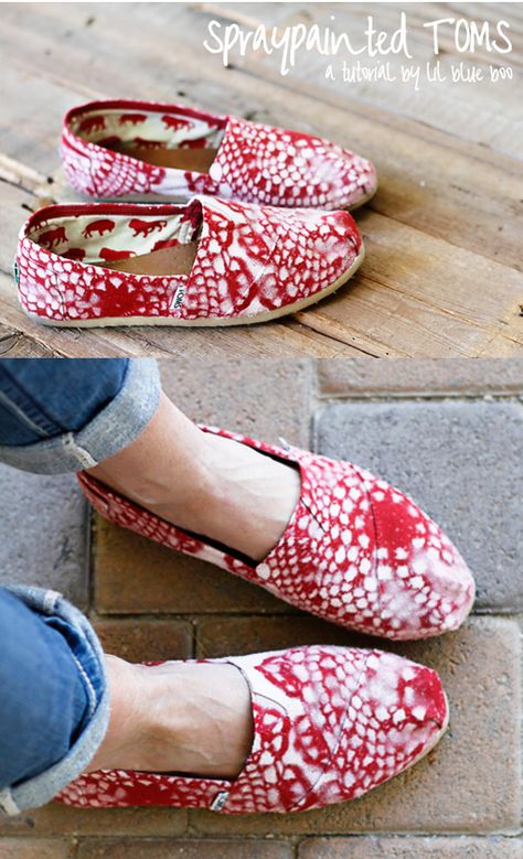 DIY spray painted TOMS via lilblueboo.com Painted Toms, Diy Makeover, Diy Couture, Pin Up Style, Shoe Obsession, Toms Shoes, Look Cool, Canvas Shoes, Diy Fashion