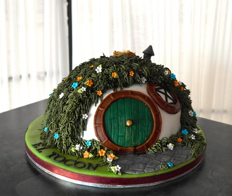 Hobbit Cake, Torte Creative, Hobbit Party, Casa Hobbit, Torte Cupcake, Hobbit Hole, Cute Baking, Pretty Dessert, Cute Birthday Cakes