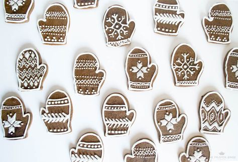 Gingerbread Mittens, World Peace Cookies, Mitten Cookies, Ceramic Christmas Decorations, Christmas Gingerbread Cookies, Gingerbread Decorations, Gingerbread Ornaments, Cookie Time, Xmas Cookies