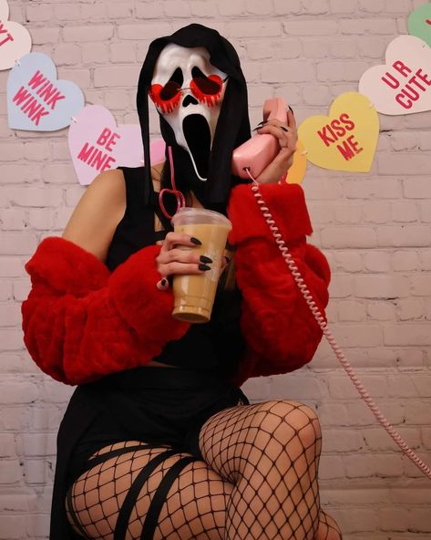 Ghostface
Valentine's day
Photoshoot Cute Halloween Photoshoot Ideas, Diy Ghostface Costume, Ghost Face Costume Women Diy, Female Horror Costumes, Pink Ghostface Photoshoot, Ghost Face Photoshoot Women, Ghostface Picture Ideas, Ghostface Photoshoot Female, Horror Movie Photoshoot