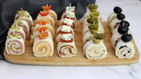 Canapes Faciles, Small Bites Appetizers, Party Snack Food, Party Sandwiches, Catering Ideas Food, Appetizer Bites, Small Bites, Party Snacks, High Tea