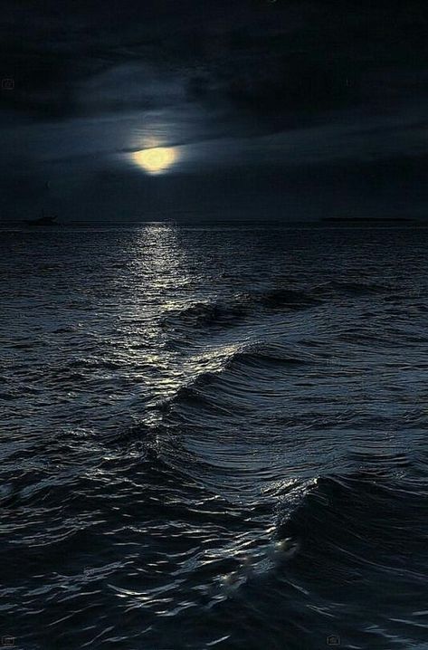 Nikolett Buttoned on Twitter: "Good Night 💫🖤💫… " Moon Sea, Moonlight Photography, Ocean At Night, Water Aesthetic, Ocean Aesthetic, Moon Pictures, Dark Clouds, Moon Photography, Beautiful Moon