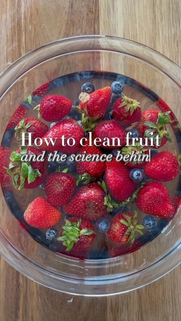 Half Batch Baking on Instagram: "Stop mixing vinegar. + baking soda to clean fruit. Here’s why… Household white vinegar contains between 5-8% acetic acid which is enough acid that can inhibit the growth and eliminate some not all pathogenic bacteria and mold spores on fruit. Start with a 3:1 ratio of water to vinegar. 3 parts water 1 part vinegar. It’s best to soak fruit before they start to mold. Soak 10-15 min. Rinse fruit in cold water after the bath. Make sure to not add baking soda. When you mix the two the acetic acid in vinegar (which inhibits growth of bacteria) loses a hydrogen atom as it bonds with the hydrogen and oxygen atoms in the baking soda to form a molecule of water. More reactions occur but ultimately you end up with what chemist Amanda Morris refers to as glorified Clean Fruit, Mold Spores, Baking Soda Bath, Hydrogen Atom, Baking Soda Vinegar, Acetic Acid, White Vinegar, Apple Cider Vinegar, Atom