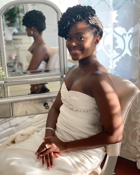 Brides With Locs, Locs Makeup, Wedding Locs, Dreadlock Wedding Hairstyles, Sisterlocks Hairstyles, Loc Updos, Bridesmade Hair, Short Dreadlocks Styles, Loc Updo