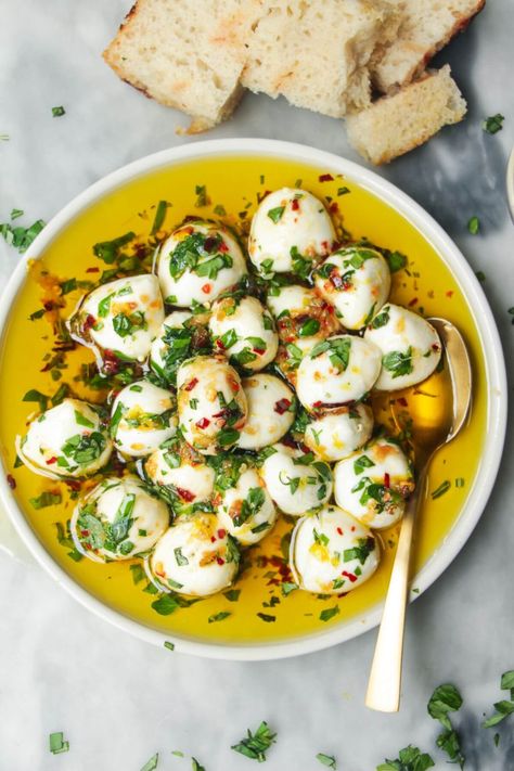 These gorgeous mini mozzarella ball balls are tossed with a zingy, lemony, herb-packed marinade to make the best, easiest party snack that takes just 10 minutes to make. Serve up with crispy pita chips, fresh focaccia or in a bowl by itself with skewers on the side. Baked Halloumi, Mini Mozzarella Balls, Easy Chilli, Party Snacks Easy, Pesto Salad, Marinated Olives, Honey Toast, Roasted Butternut Squash Soup, Pita Chips