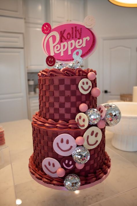 Kolly Pepper!! Crazy Birthday Cakes, Dr Pepper Cake, Oreo Flavors, Cute Birthday Ideas, Junk Food Snacks, Easy Food Art, Yummy Comfort Food, Sweet 16 Birthday, Dr Pepper