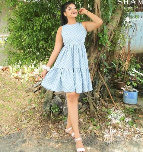 Gaun Design, Nethmi Roshel, Roshel Rogers, Casual Frocks, Insta Bio, Frock Fashion, Stylish Photo, Trendy Blouse, Stylish Photo Pose