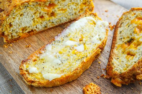 Cheddar and Rosemary Irish Soda Bread Irish Pub Food, Closet Cooking, Rosemary Bread, Irish Soda Bread Recipe, Pane Dolce, A Loaf Of Bread, Queso Cheddar, Irish Soda, Irish Soda Bread