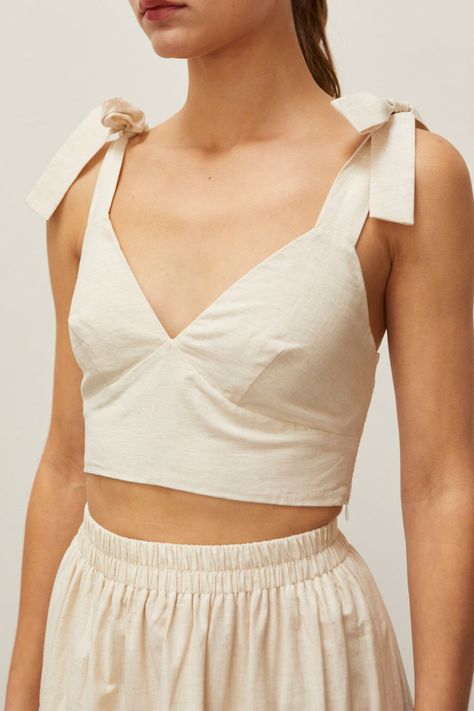 Two Piece Skirt Set Crop Tops, Linen Top Outfit, Two Piece Outfit Pattern, Simple Clothes, Cream Crop Top, Blouse Casual Fashion, Top With Bow, Linen Crop Top, Flowy Design