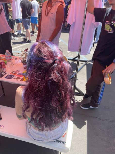 Dyed Wavy Hair, Blonde With Purple Highlights, Cool Dyed Hair, Lavender Hair Dye, Multicolor Hair, How To Have Style, Magenta Hair, Hair Stylies, Dye My Hair