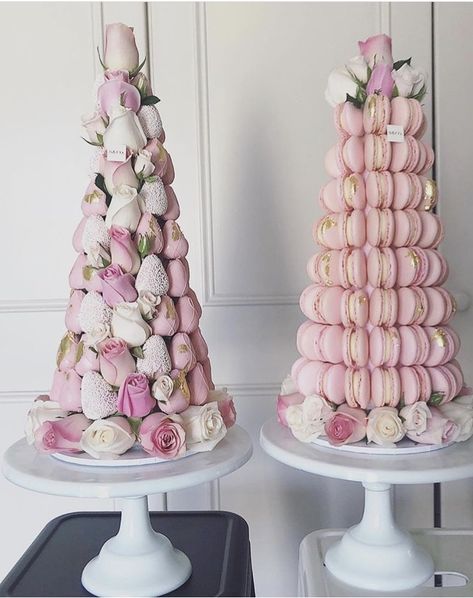 Macaroon Tower, Pink Dessert Tables, Strawberry Tower, Macaroon Cake, 25th Birthday Cakes, Chocolate Covered Strawberries Bouquet, Macaron Tower, Engagement Dinner, Bridal Shower Balloons