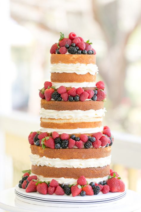 naked cake topped with colorful berries Unfrosted Wedding Cake, Torte Cupcake, Striped Wedding, Naked Cakes, Tiered Cake, Simple Wedding Cake, Wedding Cake Inspiration, Wedding Cake Designs