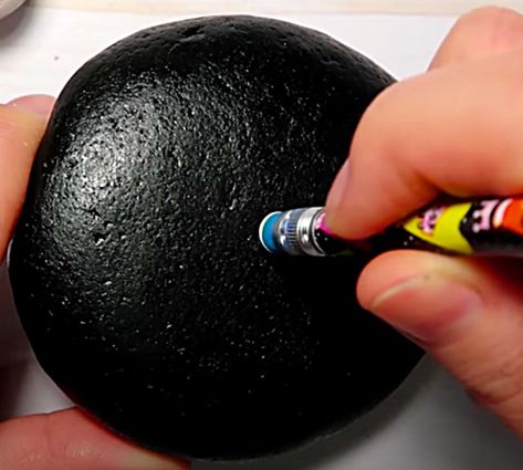 How To Paint A Mandala Stone With Q-tips https://diyjoy.com/how-to-paint-a-mandala-stone/ Dot Rocks Stone Painting, How To Mandala Dot Painting, Tibetan Monk, Q Tip, Pencil Eraser, Mandala Dots, Mandala Stones, Mandala Painting, Painting Tile