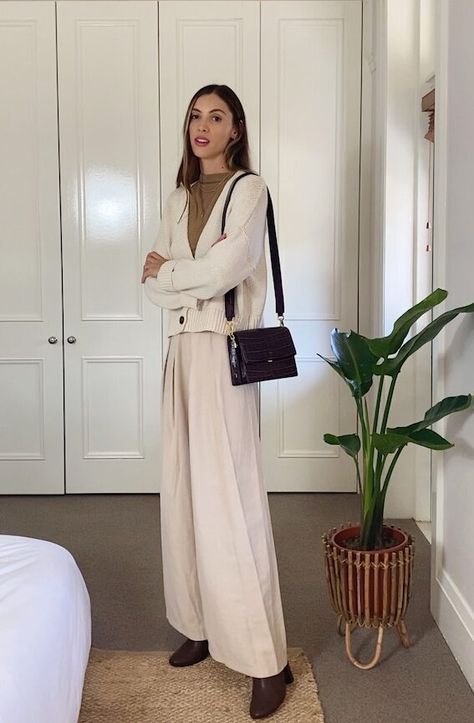 Pleated Wide Leg Trousers in 8 Ways - Outfit Ideas Leg Trousers Outfit, White Trousers Outfit, European Vacation Outfits, Minimal Chic Outfit, Pleated Outfit, Wide Leg Trousers Outfit, Styling Clothes, Trousers Outfit, Flamboyant Natural