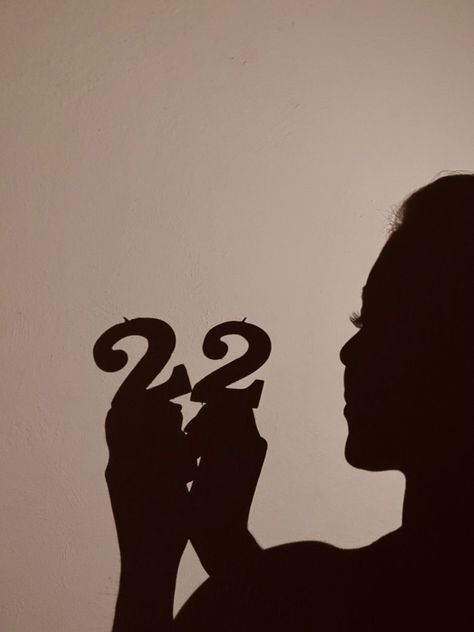 22 Birthday Aesthetic Photos, 22birthday Photo Shoot, 22 Birthday Set Up, Happy 22 Birthday To Me, 22nd Birthday Shoot Ideas, Photo Shoot Ideas For Birthdays, 21st Birthday Ideas Photo Shoots At Home, 22 Birthday Photoshoot Picture Ideas, 22 Birthday Picture Ideas