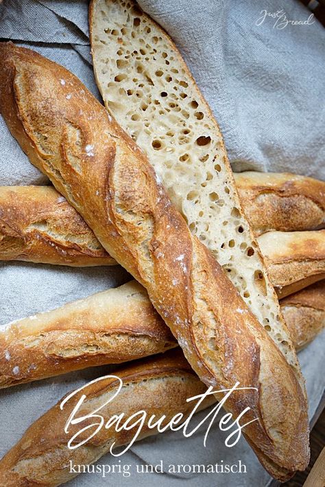 Ein richtig knuspriges Baguette das durch seine lange, kalte Teigführung besonders aromatisch und saftig ist. Es braucht zwar etwas mehr Zeit, aber es macht nicht wirklich viel mehr Arbeit, das ist das Gute daran! #Baguette #Baguettes #FranzösischesWeissbrot Rustic Baguette Recipe, Sourdough Baguette Recipe, French Baguette Recipe, Baguette Recipe, Loaves Of Bread, Baguette Bread, French Baguette, Bread Recipes Sweet, Bread Recipes Homemade