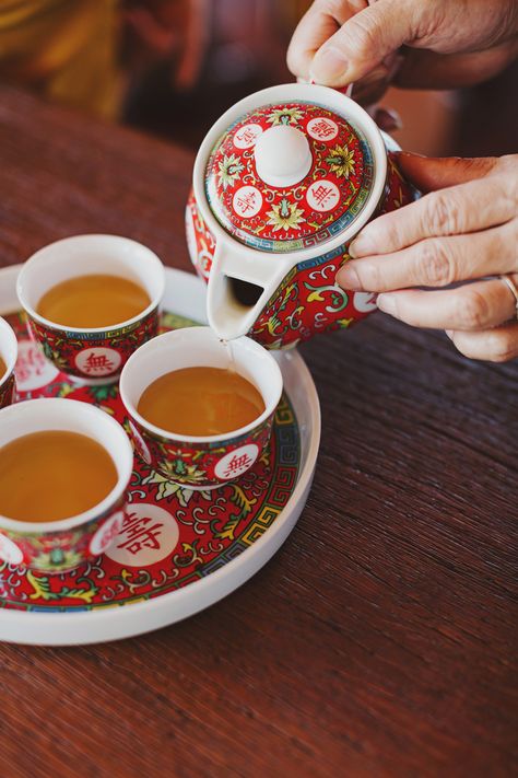 A Chinese Wedding Tea Ceremony Guide Chinese Tea Shop, East Meets West Wedding, Wedding Tea Ceremony, Chinese Wedding Tea Ceremony, Tea Business, Tea Wedding, Asian Tea, Chinese Tea Ceremony, Thailand Wedding