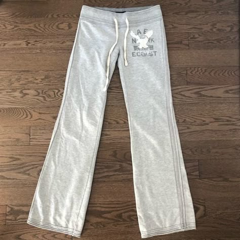 Y2K Vintage American Eagle Light Grey Flare Sweatpants Grey Flared Sweatpants, Flared Sweatpants Outfit, Grey Flare Pants Outfit, Aeropostale Flare Sweatpants, Flare Sweatpants Outfit, Stargirl Clothes, Grey Flare Sweatpants, 2000s Sweatpants, Flare Sweat Pants