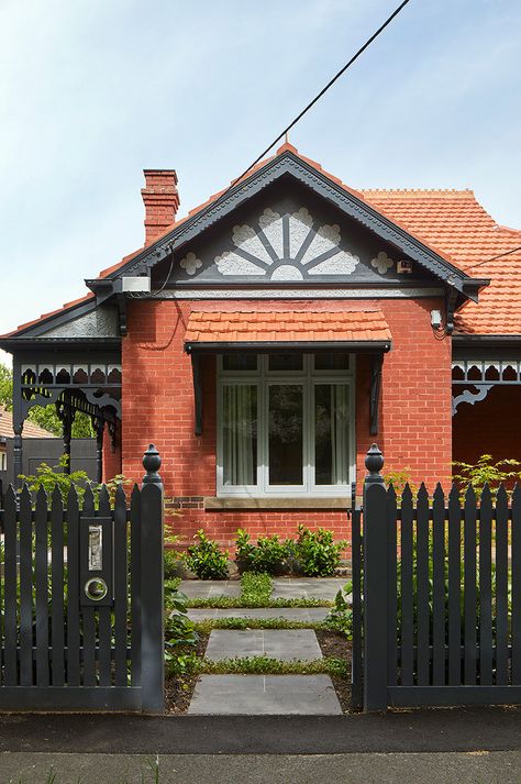 Brick Render Exterior, Melbourne House Exterior, Red Brick Homes Exterior, Orange Brick House Exterior, Brick Rendering, Red Brick House Exterior, Exterior House Doors, Californian Bungalow, Clinker Brick