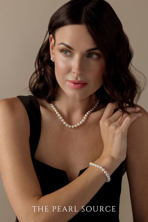 Discover our latest pearl designs with the Shop the Look collection! From classic pearl sets to stacking pearl bracelets, pearl rings, and layering pearl necklaces, our selection blends timeless elegance with modern appeal. Mix, match, and create your signature look with our pearl jewelry pieces that tell your unique pearl story. Perfect for gifting or treating yourself, shop ThePearlSource.com. Latest Pearl Necklace Designs, How To Style Pearls, Outfit With Pearls, Classic Pearl Jewelry, Jewelry Pearl Earrings, Bracelets Pearl, Necklaces Pearl, Classic Pearl Necklace, Pearl Jewelry Set