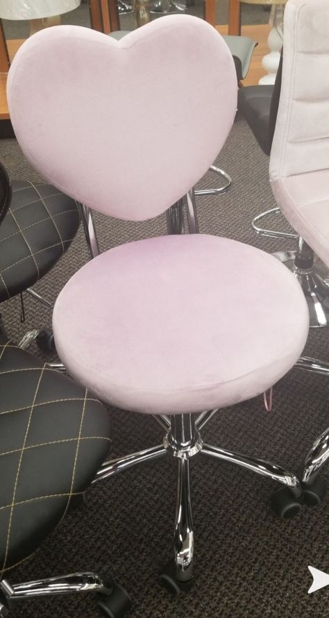 Pink Chair Aesthetic, Cute Pink Chair, Heart Desk Chair, Coquette Chair, Heart Chair Aesthetic, Pink Heart Room Decor, Pink Gaming Chair Aesthetic, Heart Office Chair, Pink Vanity Chair