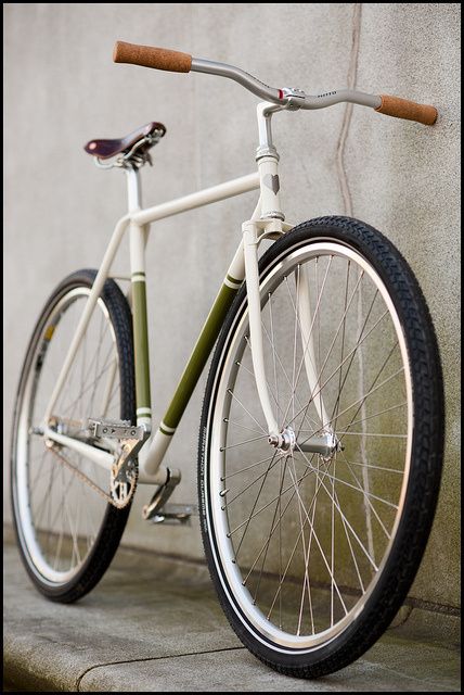 photo #heart #white #bicycle #olive #biking #bike Vw Minibus, Bici Retro, Urban Bicycle, Bike Illustration, Velo Vintage, Bike Ideas, Fixed Bike, Urban Bike, Fixie Bike